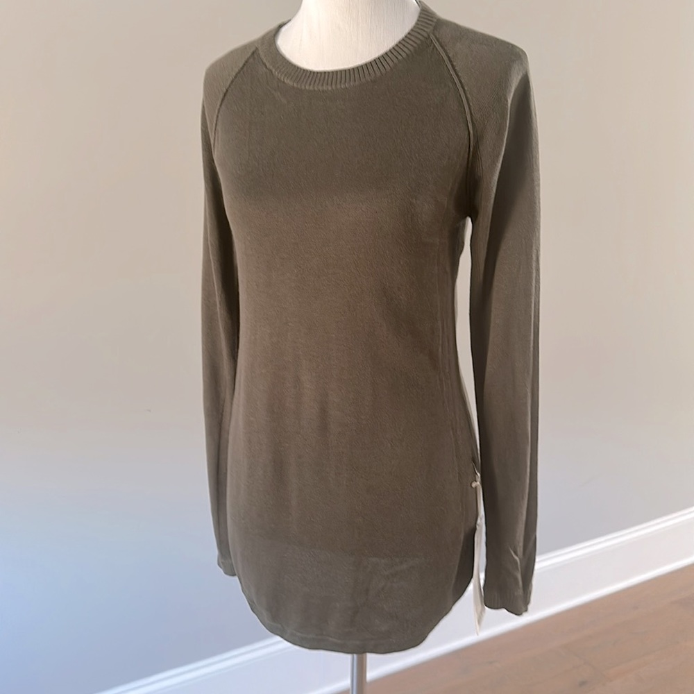 NWT Lululemon Sunshine Coast long sleeve size 8  olive green